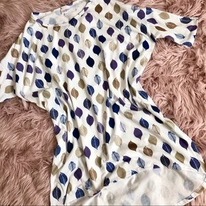 EUC LuLaRoe Irma with Leaf Design